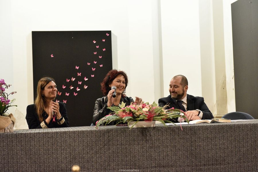 I relatori della serata al tavolo degli interventi sulla prevenzione del tumore al seno