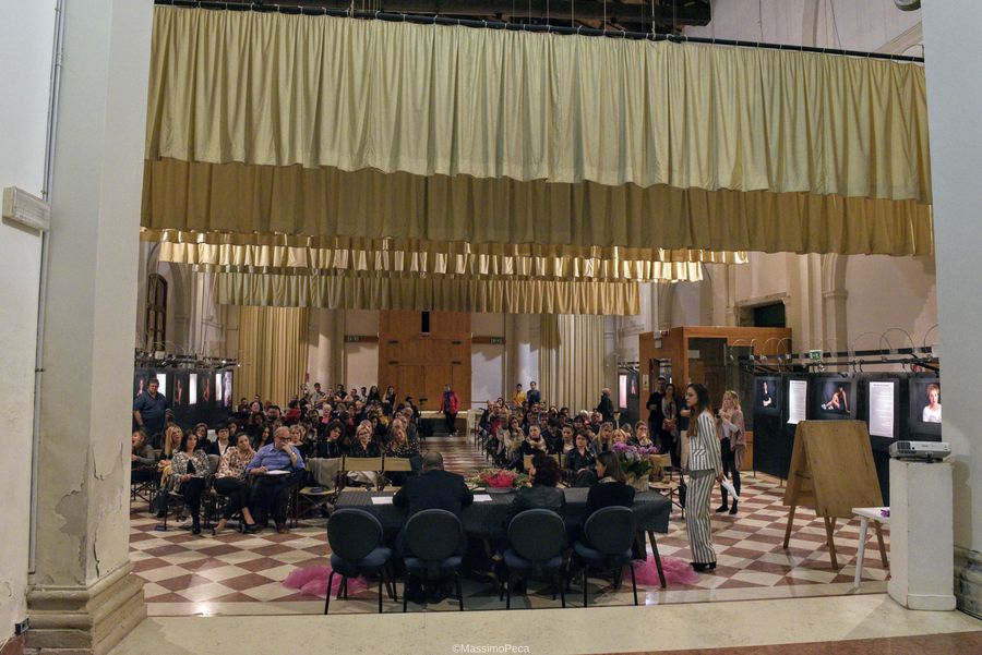 La sala gremita di pubblico durante la presentazione del progetto a Venezia