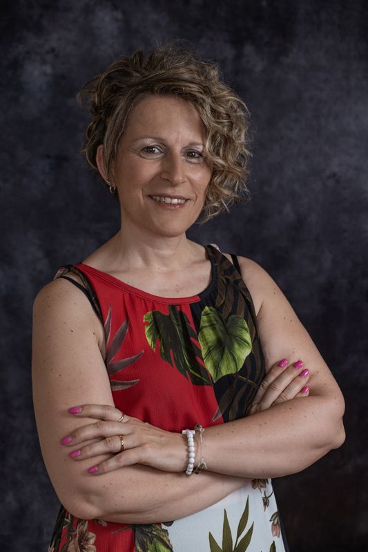 Ritratto in studio di una delle donne dell’associazione Amiche per la pelle